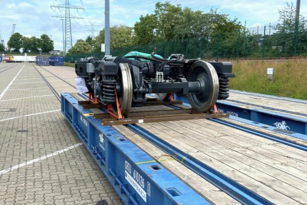 Transport of a track laying machine.